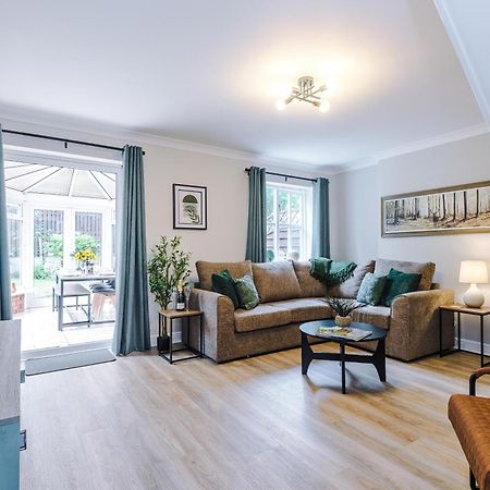 New! Stunning 3-Bed Home In Chester By 53 Degrees Property, Ideal For Groups, Free Parking! 外观 照片