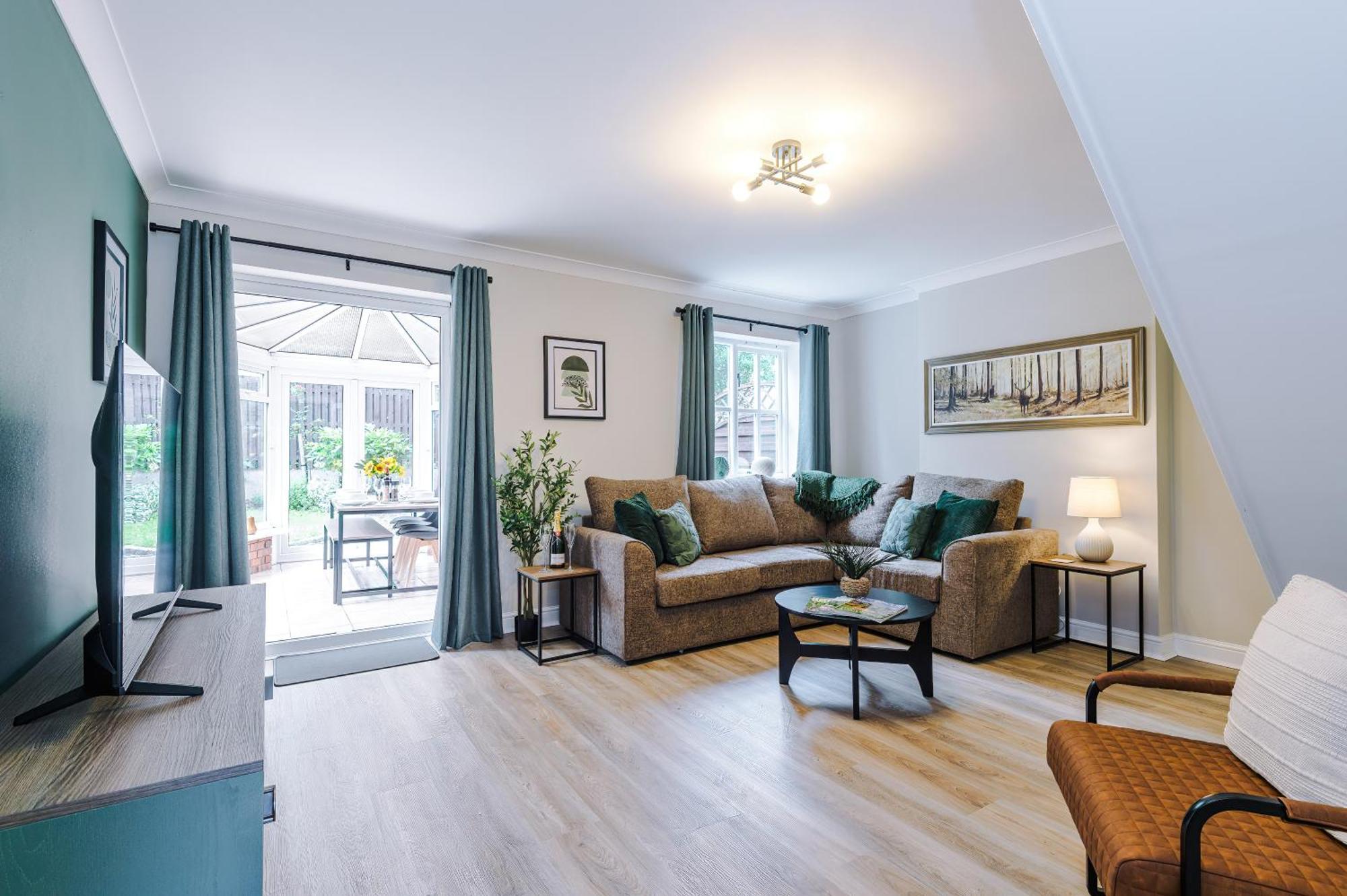 New! Stunning 3-Bed Home In Chester By 53 Degrees Property, Ideal For Groups, Free Parking! 外观 照片