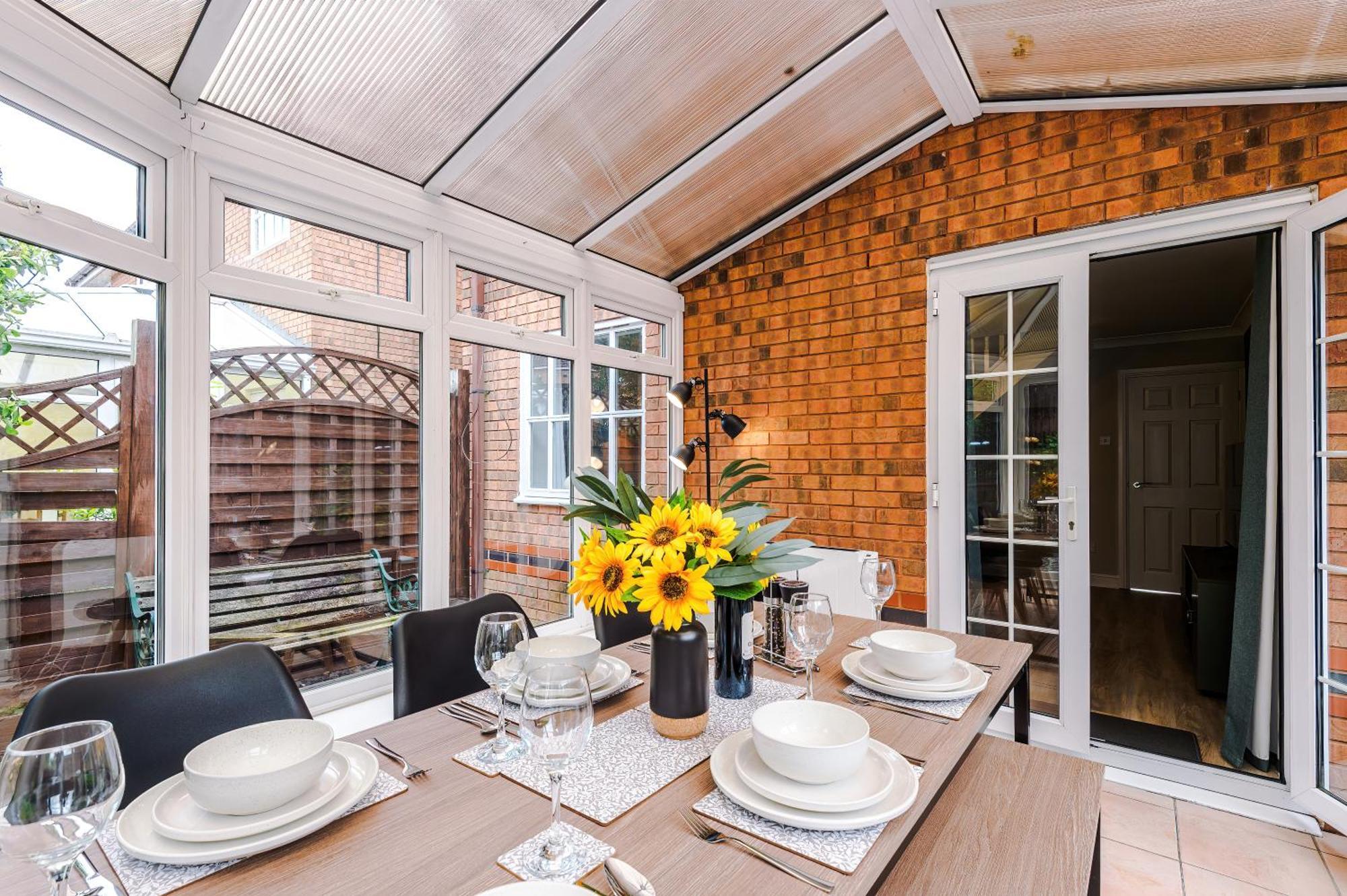 New! Stunning 3-Bed Home In Chester By 53 Degrees Property, Ideal For Groups, Free Parking! 外观 照片